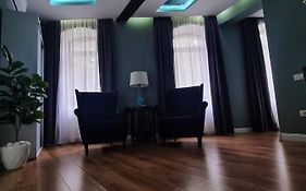 Laci Lak Modern Apartment